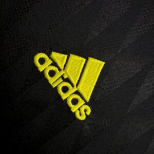 Retro Liverpool 2010/11 Third Jersey - Image 6