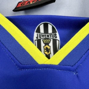 Retro Juventus 1996/97 Away Long Sleeves Jersey - Image 8