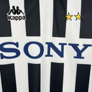 Retro Juventus 1996/97 Home Jersey - Image 4