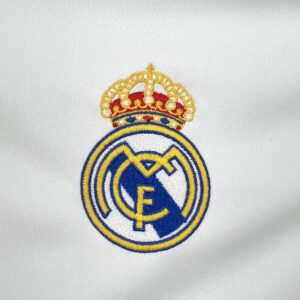 Retro Real Madrid 2005/06 Home Jersey - Image 8