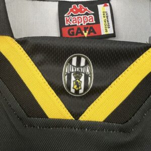 Retro Juventus 1996/97 Third Jersey - Image 5