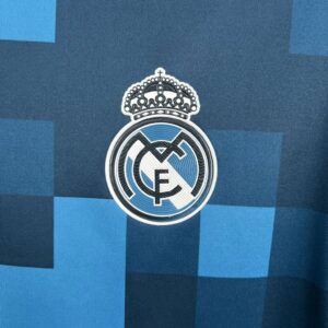 Retro Real Madrid 2017/18 Third Jersey - Image 7
