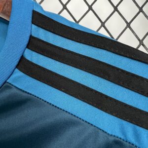 Retro Real Madrid 2017/18 Third Jersey - Image 4