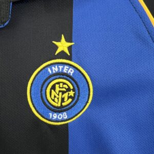 Retro Inter Milan 2001/02 Home Jersey - Image 5