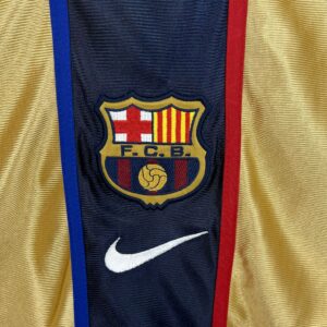 Retro Barcelona 2001/02 Away Jersey - Image 6