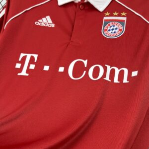 Retro Bayern Munich 2005/06 Home Jersey - Image 6