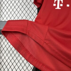 Retro Bayern Munich 2005/06 Home Jersey - Image 5