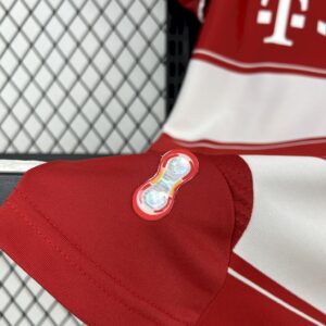 Retro Bayern Munich 2007/08 Home Jersey - Image 7