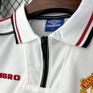 Retro Manchester United 1998/99 White Jersey - Image 9