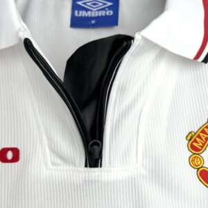 Retro Manchester United 1998/99 White Jersey - Image 5
