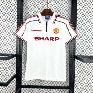 Retro Manchester United 1998/99 White Jersey - Image 4