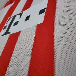 Retro Bayern Munich 2010/11 Home Jersey - Image 5