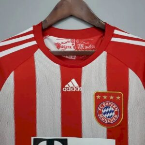 Retro Bayern Munich 2010/11 Home Jersey - Image 2