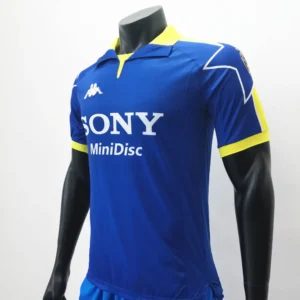 Retro Juventus 1997/98 Thirds Jersey - Image 5
