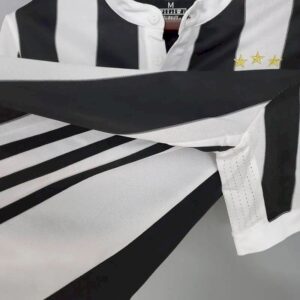 Retro Juventus 2017/18 Home Jersey - Image 5